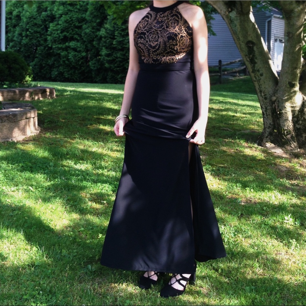 Macys Juniors Black and Gold Prom Dress Size 5 Juniors EUC